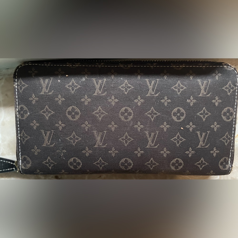 Authentic Louis Vuitton Monogram Idylle Zippy Wallet